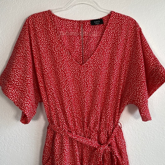 VICI tyche size M short sleeve red floral romper elastic waist pockets & belt - Picture 3 of 9